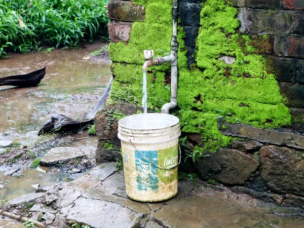 Agua Que Fluye Viejo Grifo Agua Plástico Vintage — Foto de Stock