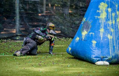 - Rusya. Stavopol. 07 / 21 / 2018 Rus Paintball Federasyonu 4. seviye spor paintball elemeleri. Yarışmaya Güney Federal Bölgesi 'nden 12' den fazla takım katıldı..