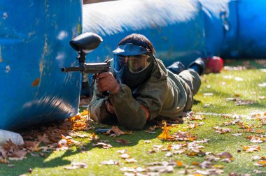Stavropol.a. 10 / 27 / 2018 şirket spor paintball turnuvası. 8 şirket spor paintball turnuvasında performans sergiliyor.