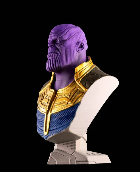 Thanos Aislados Impresos Una Impresora Primer Plano Fondo Negro Tecnología —  Fotos de Stock