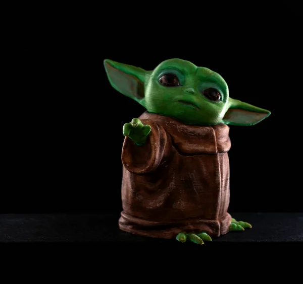 Izolowany Master Yoda Wydrukowany Drukarce Czarnym Tle Zbliżenie Technologia Koncepcyjna Obrazy Stockowe bez tantiem