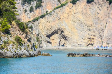 Palinuro İtalya ve denize bakan sarp kayalığın doğal Arch görünümü