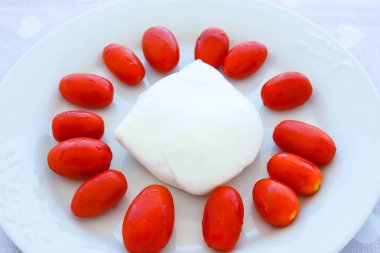 İtalyan meze mozzarella kekik ve petrol
