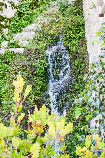 akarsu ve dağlarda su kaynakları