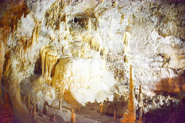 Θεαματική Σταλακτίτες Ένα Δίκτυο Των Σπηλαίων Στην Ιταλία — Φωτογραφία Αρχείου