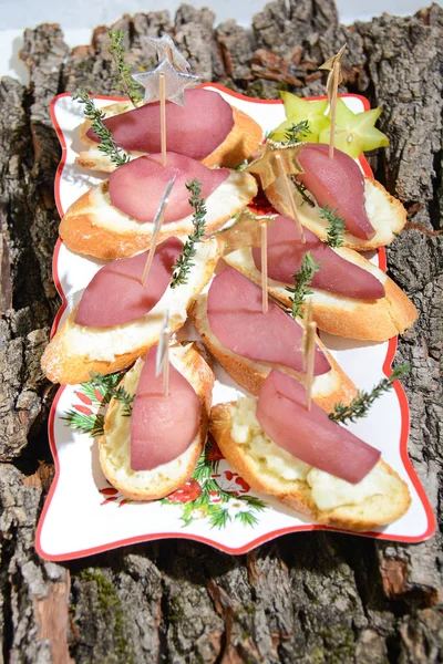 Bruschetta Met Gesmolten Kaas Italiaans Gekookt Williams Peren Gekruid Met — Stockfoto