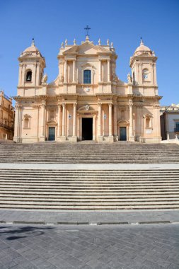 İtalya, Sicilya 'daki Noto Katedrali, adanın Barok mimarisinin en güzel ifadesi.