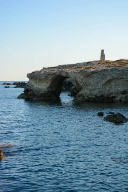 Sicilya - karıncaların ucu: Deniz ve rüzgar tarafından oyulmuş bazı mağara ve hortumlara bakın