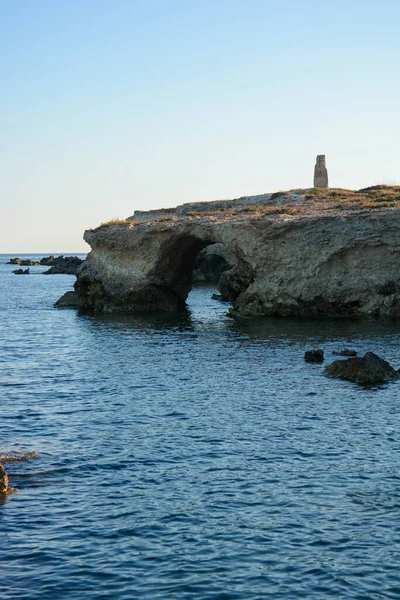 Σικελία Άκρη Των Μυρμηγκιών Θέα Μερικές Σπηλιές Και Ακρωτήρια Σκαλισμένα — Φωτογραφία Αρχείου