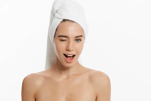 Wellness Hautpflege Schönheit Frau Trägt Haartuch Nach Der Schönheitsbehandlung Schöne — Stockfoto