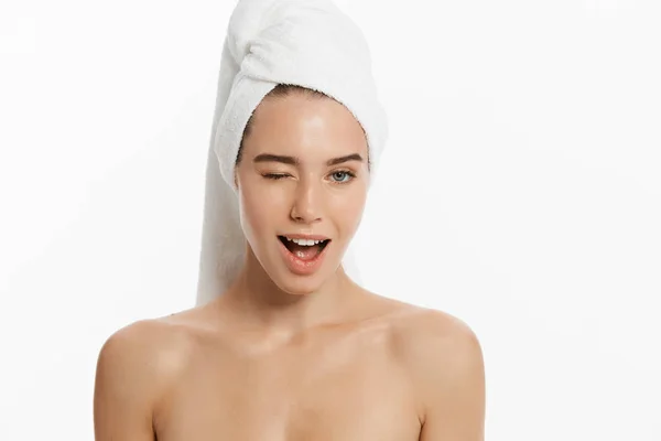 Spa Cura Della Pelle Bellezza Donna Indossa Asciugamano Capelli Dopo — Foto Stock