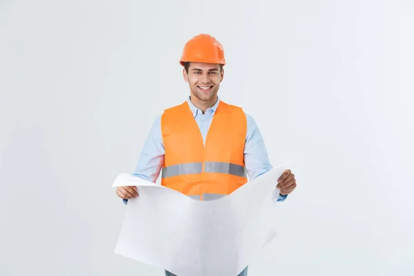 Portrait de jeune homme d'affaires confiant architecte ou ingénieur souriant sur fond blanc . — Photo