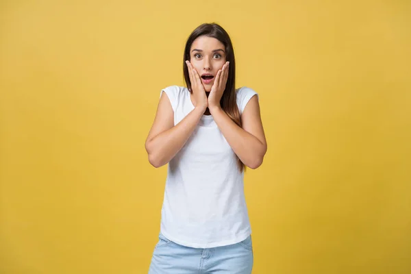 Surprised teenage girl show shocking expression with something. Isolated on Bright Yellow Background. Copy space — Stock Photo, Image