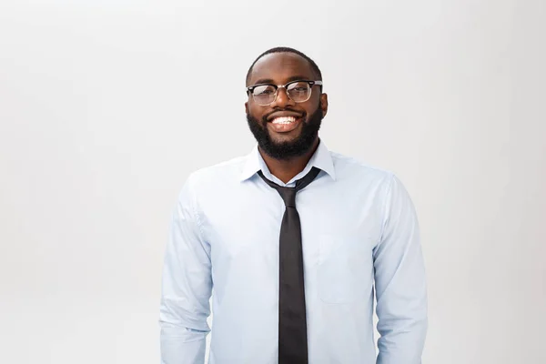 Headshot de éxito sonriente alegre afroamericano empresario ejecutivo elegante empresa líder —  Fotos de Stock