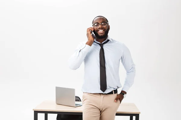 Headshot av framgångsrika leende glada afrikanska amerikansk affärsman executive elegant företagsledare — Stockfoto