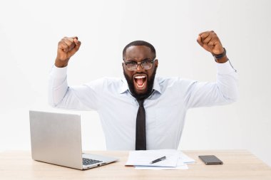 Hayal kırıklığına Afrika afallamış ve resmi belgelerde bir hata tarafından karışık işadamıdır. O anlaşma hakkında toplam anlaşmazlık hissediyor