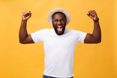 Heyecanlı, duygu Afro-Amerikan yakışıklı genç çalışan aktif, sevinçle geniş açıldı, ağız ile exclaiming yumruklarını sıktı, iyi şans veya iş yerinde promosyon ile mutlu tutarak el hareketi