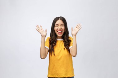 Mutlu Genç Asyalı kadın ile boş kopyalama alanı alanı metin veya sloganı, portre portre güzel Asyalı kadın, kız, beyaz arka plan üzerinde izole olumlu insan duygu yüz ifadesi için