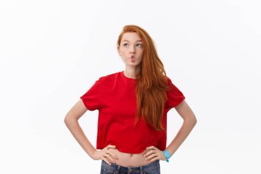 Yakışıklı erkek içten gülümseme onu başarı iyi bir ruh hali onu olumlu duygular gösterilen sahip sevindirici. Kadın nazik bir gülümseme ile.