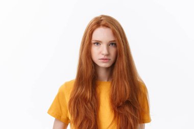 Yakışıklı erkek içten gülümseme onu başarı iyi bir ruh hali onu olumlu duygular gösterilen sahip sevindirici. Kadın nazik bir gülümseme ile.