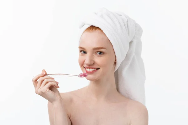 Portrait of young woman with toothbrush on grey background. — Stock Photo, Image