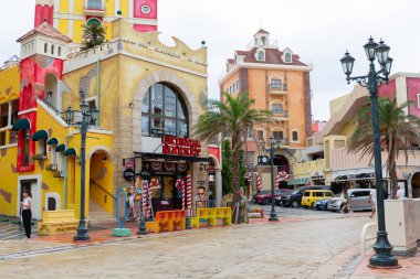 Okinawa,Japonya - 15 Mayıs 2019: Amerikan köyünde popüler turistik nokta, Japonya'da Okinawa.