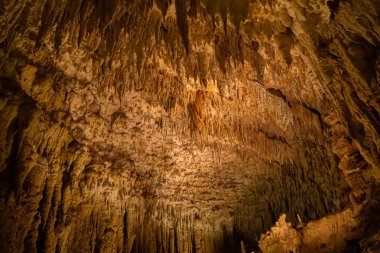 Gyokusendo'da göl mağarası kaya oluşumları sarkıt , Okinawa - Japonya.