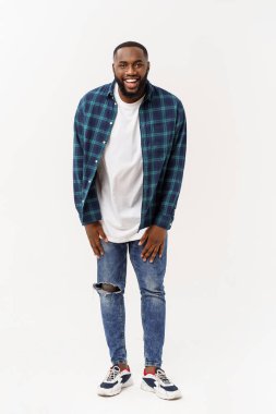 gülümseyen yakışıklı bir genç adam portresi kapatmak.