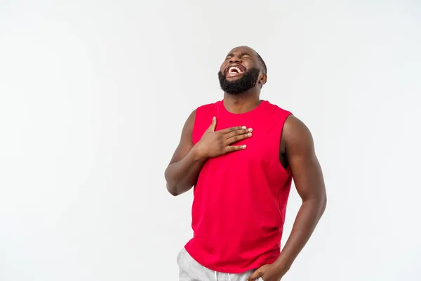 Jonge fitness Afrikaanse zwarte man in de sport dragen juichen zorgeloos en opgewonden. Overwinnings concept. — Stockfoto