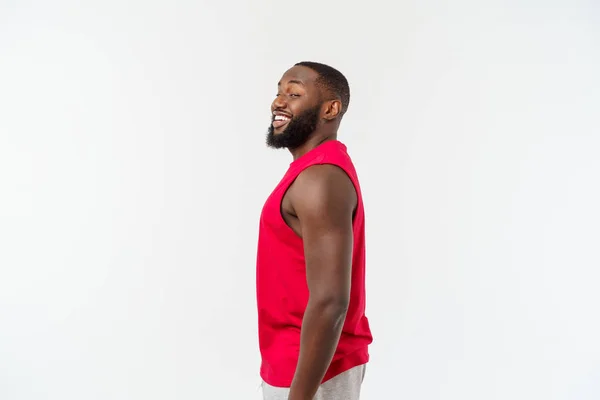 Πορτραίτο όμορφο μυϊκό μαύρο άντρα με χαρούμενη έκφραση — Φωτογραφία Αρχείου