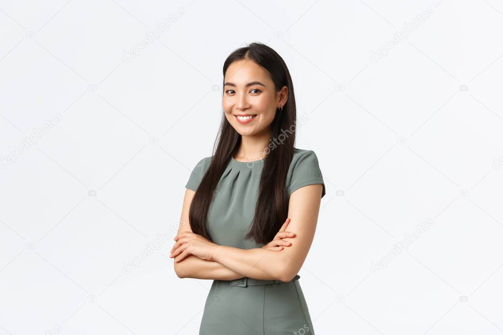 Small business owners, women entrepreneurs concept. Successful confident asian businesswoman in dress, cross arms and looking pleased at camera, smiling, managing store or internet site