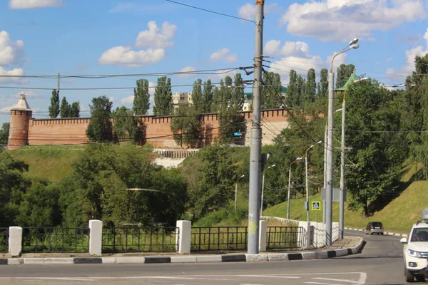 2020年夏天 Nizhny Novgorod市中心的Dreanim克里姆林宫旁边的高速公路 — 图库照片