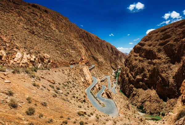 Kanyon Dades Dades nehirde Atlas Dağları ve Anti Atlas sıradağlarının Fas arasında yer alan muhteşemdir