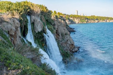 Antalya Duden şelaleleri kayalıklardan düşüyor, Antalya, Türkiye