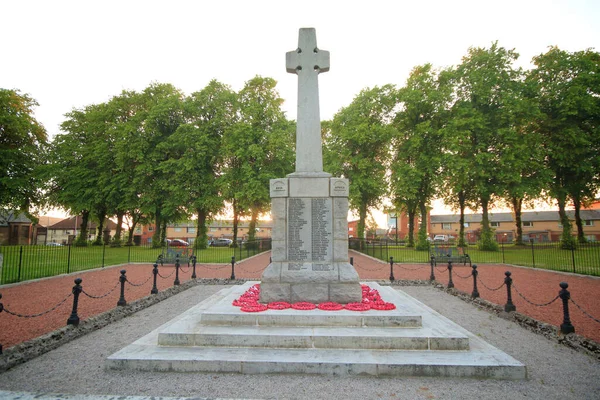 Pomnik Wojenny Krzyżem — Zdjęcie stockowe