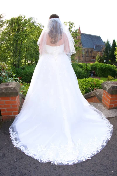 Tam boy gelinlik pozu