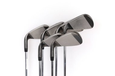 Çeşitli golf sopaları.