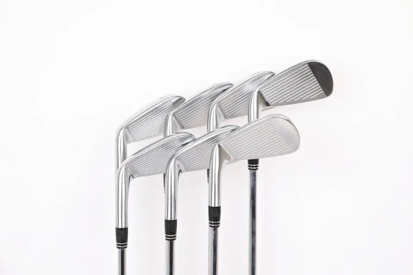 Doğruca golf demirlerinin yüzlerine.