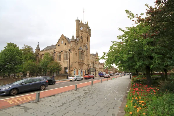 Rutherglen 'deki ana caddede belediye binası.