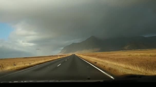 从汽车在冰岛的道路景观 — 图库视频影像