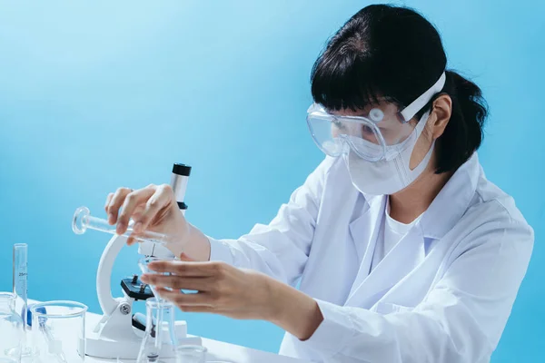 Smart Young Asian Female Scientist Lab Coat Medical Face Mask — Stock Photo, Image