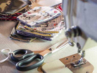 FABRIC 'te YASAK MASK MANUFAKTÜRİK İŞ Seti