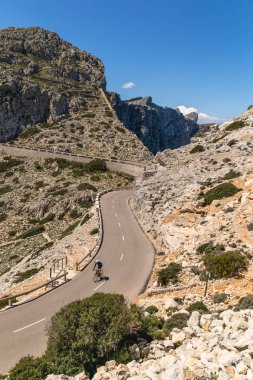 Bisikletçi sürmek için çok de Formentor, Maiorca Adası