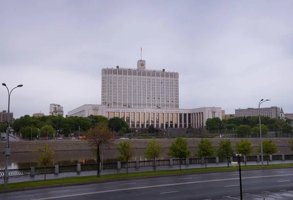 Дом Правительства Российской Федерации Москве Флагом Крыше — стоковое фото