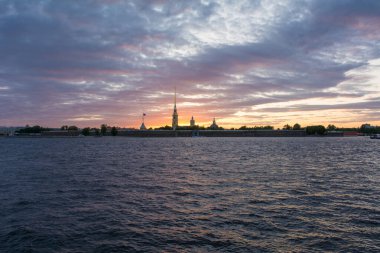 Akşam Saint Petersburg 'daki Paul ve Peter Kalesi.