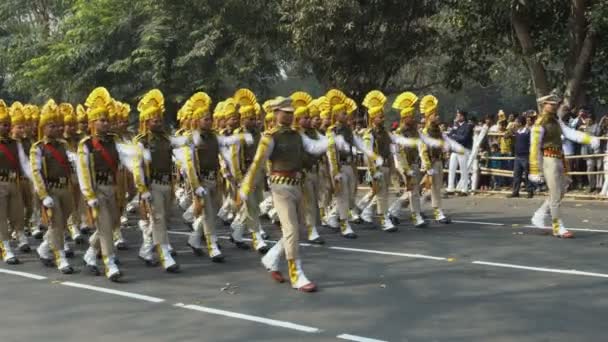 인도의 콜카타 2020 모자를 복장을 군대는 공화국 기념일을 기념하며 행진하고 — 비디오