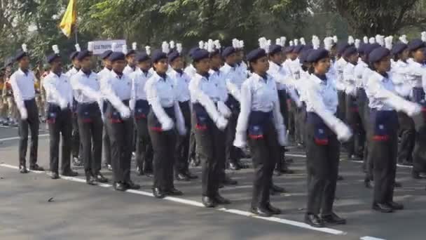 Kolkata Bengala Ocidental Índia Janeiro 2020 Camisa Branca Calças Pretas — Vídeo de Stock