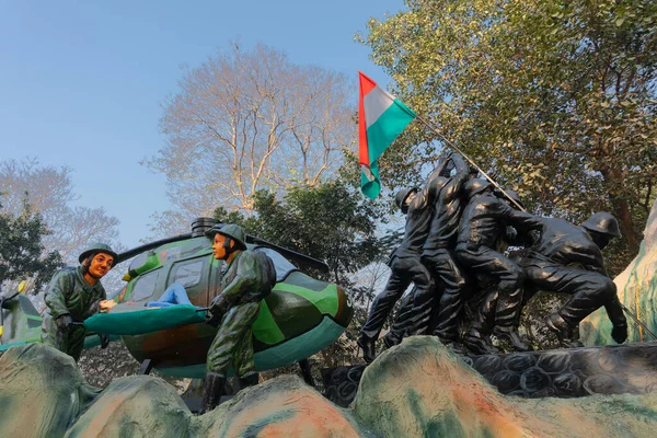 Statues of Indian army men carrying out Indian flag in the battlefield. Shot at Kolkata, West Bengal, India.