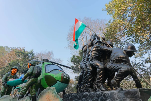 Statues of Indian army men carrying out Indian flag in the battlefield. Shot at Kolkata, West Bengal, India.