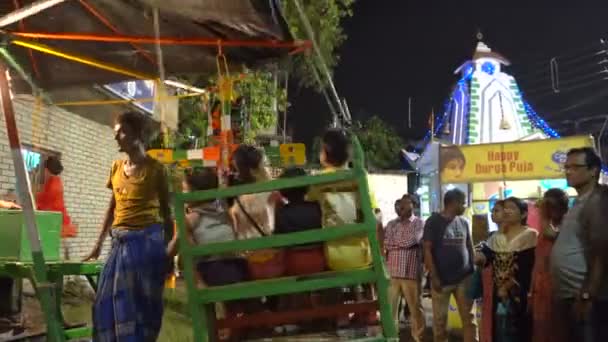 Howrah Westbengalen Indien April 2019 Nachts Reiten Kinder Auf Nagordola — Stockvideo